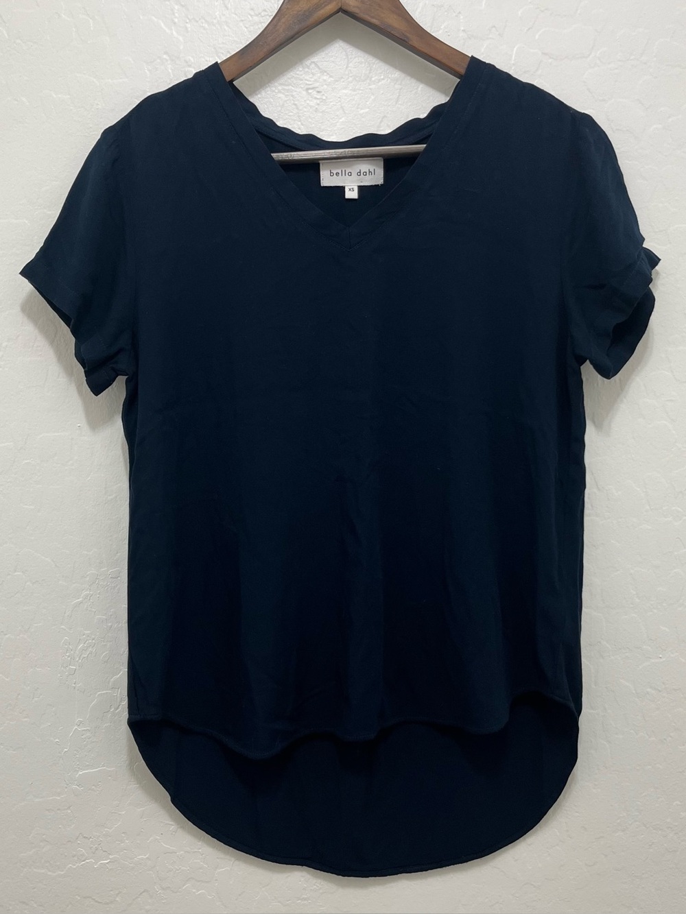 Bella Dahl Navy Blue V-Neck High Low Hem Rayon Short Sleeve Tee Shirt XS